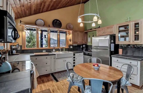 Great Valley House | Rustic Cabin, Wood Fireplace & Large Deck