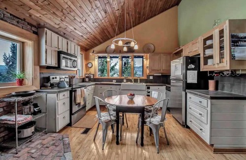 Great Valley House | Rustic Cabin, Wood Fireplace & Large Deck