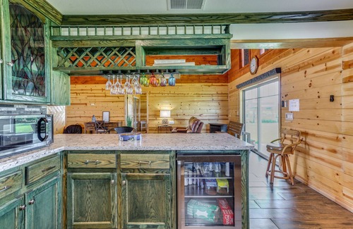 Tulare House | Rustic California Vacation Rental w/Rooftop Patio