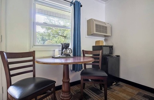 Cherokee Hotel | Rustic Charm & River Views In Your Nature-Ready Room For Mountain Stays