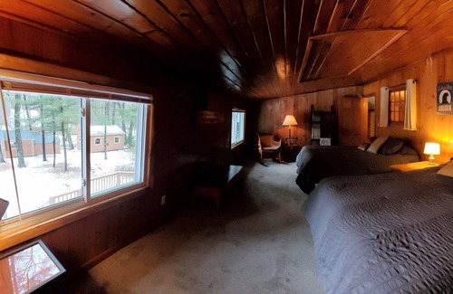King House | Rustic Cottage - Chain O’ Lakes- Easy access to Taylor Lake Boat Landing.