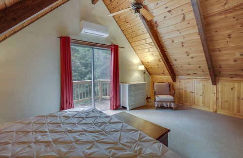 West Bridgton Cabin | Rustic, Cozy Cabin w/ Easy Ski and Beach Access!
