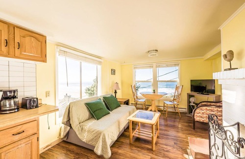 Lincoln City Apartment | RUSTIC, COZY SPECTACULAR OCEAN VIEW 1 BEDR. SUITE W/KITCHEN&WOOD BURN. FIREPLACE