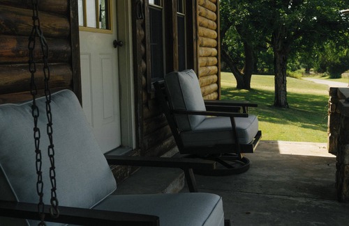 Squires Cabin | Rustic Elegance in the Ozarks — Stay at the Historic Hilton Inn