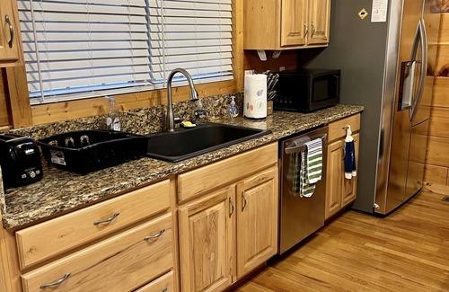 Fair Play Cabin | Rustic Escape on Lake Hartwell - Pet Friendly, Kayaks and Paddleboards Provided!