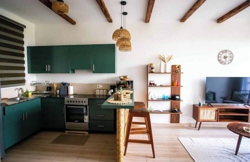 Entebbe House | Rustic Haven Lakeside Condo