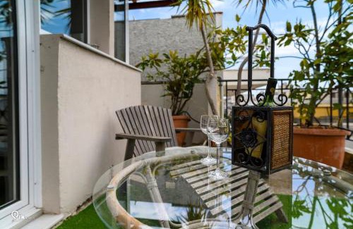 Aigaleo Apartment | Rustic House With Roof Garden