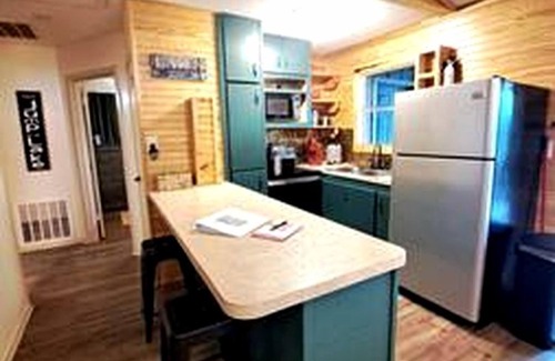 Jefferson Cottage | Rustic Lake Cottage with Fire Pit and Hot-Tub Great for Outdoor Lovers in Texas