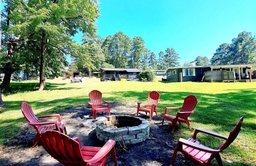 Jefferson Cottage | Rustic Lake Cottage with Fire Pit and Hot-Tub Great for Outdoor Lovers in Texas