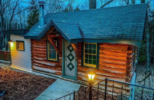 Ephraim Cabin | Rustic Log Cabin! Romantic, Cozy, Quiet!
