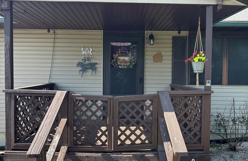 Urbana House | Rustic Roost Retreat, petfriendly, small town, lake river conservation area near