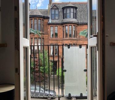 North West Apartment | Rustic Top Floor West End Pad With Balcony, Parking next to Byers Road, Aston Lane, Glasgow Uni