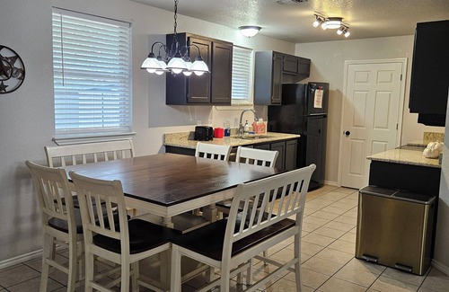 Granbury House | Rustic Wheel-horse House. Entire one-level 3/2 home located in Granbury, TX.