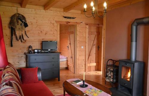 Saal House | Rustikales Holzferienhaus mit großer Terrasse