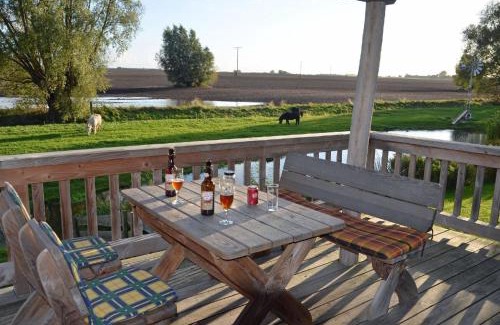 Saal House | Rustikales Holzferienhaus mit großer Terrasse