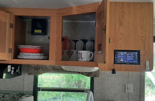 Town of Burns House | RV on Farmstead with Private Spring Fed Pond