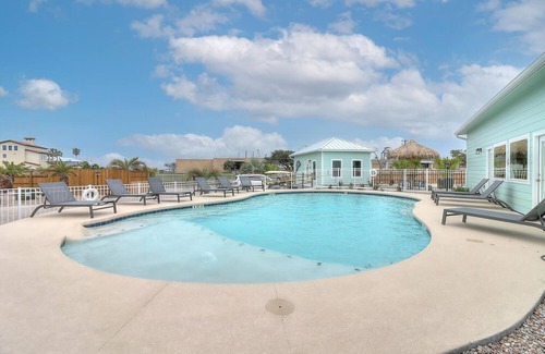 Port Aransas RV Rental | RV Site Only! Pool, In Town, Dog Park, Fishing, Wifi, Laundry Room