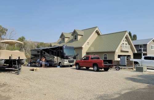 Sunland Estates RV Rental | RV space on the River Unit B -minutes from Gorge concerts