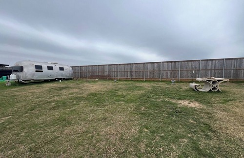 Round Top RV Rental | RV Spot #6 @ The Halles