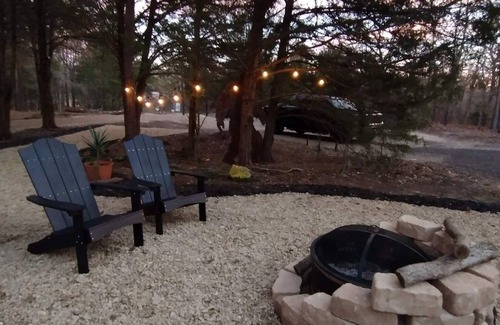 Murchison RV Rental | RV w/Lake Access - 4 acre Private Retreat