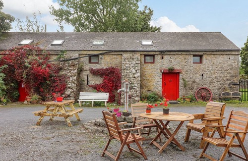 Ardfinnan Apartment | RYAN'S LOFT, pet friendly in Ardfinnan, County Tipperary