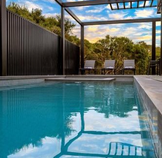 Rye House | Rye Back Beach Pool House