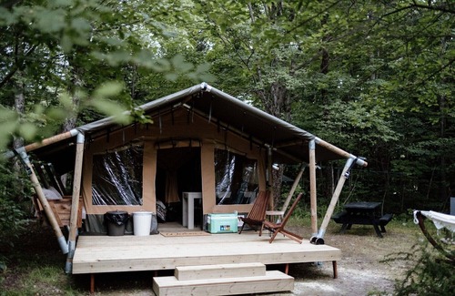 North Woodstock RV Rental | Safari Tent Site 9 | 1 Queen Bed & 1 Bunk Bed | Pond View