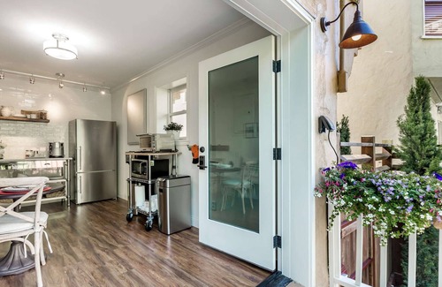 Mount Davidson Manor Apartment | Safe Private Retreat
