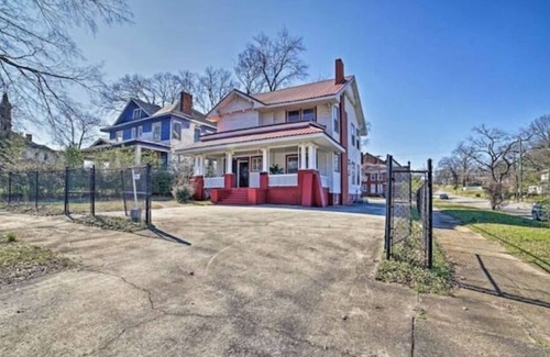 Norwood House | 🔥Safe, Spacious Uptown Pad Perfect 4 Large Groups❤️