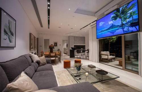 City Centre Apartment | Saffron Suite by Tangerine