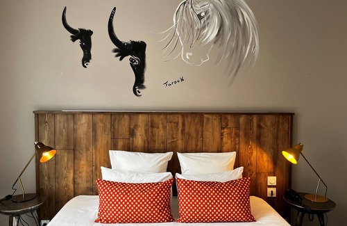 Aigues-Mortes Medieval City Hotel | Saint Louis