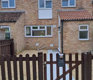 Calne Apartment | SALE 3 bed House CALNE SLEEPS 6 pet-friendly