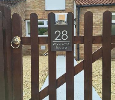 Calne Apartment | SALE 3 bed House CALNE SLEEPS 6 pet-friendly