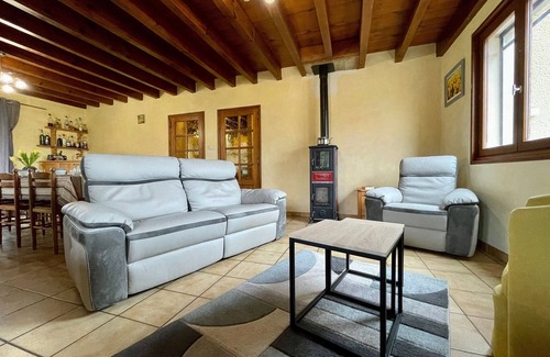 Alleyras Bed & Breakfast | Salmon Room: Comfort for 4, Pets Welcome