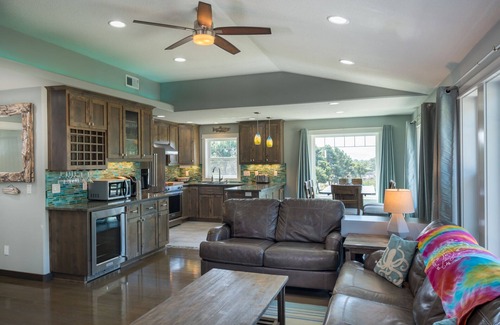 Pacific City House | Salt Lyfe 2 BR Sleeps 6+2 CH 2 Min Walk To Beach