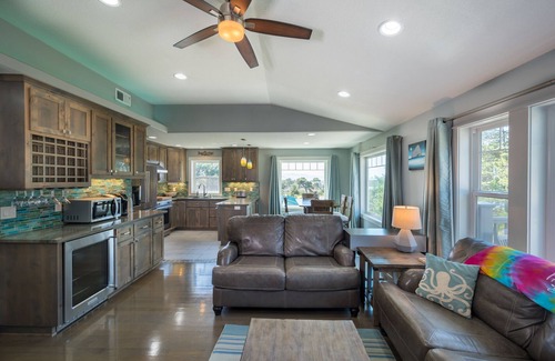 Pacific City House | Salt Lyfe 2 BR Sleeps 6+2 CH 2 Min Walk To Beach