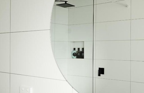 Bicheno House | Salt Shack | coastal charm, steps from the surf