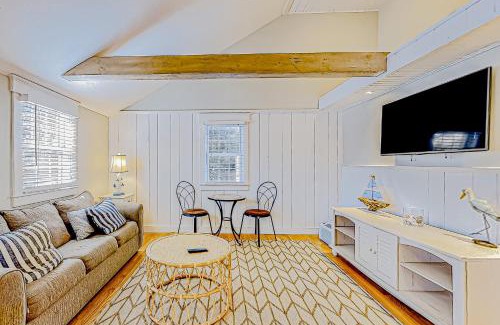 West Yarmouth House | Salty Kisses Main