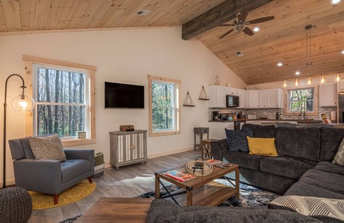 Saluda House | Saluda Creek Cottage, secluded, Great Wifi