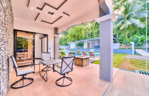 Cahuita Villa | Samanea House Deluxe, big pool, 10min from PV