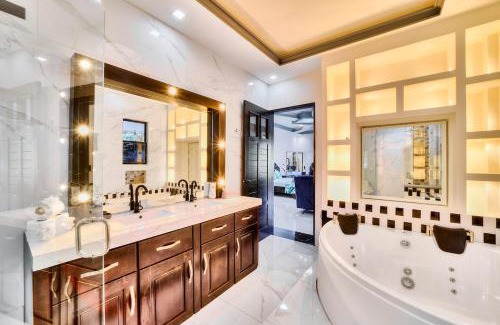 Cahuita Villa | Samanea House Deluxe, big pool, 10min from PV