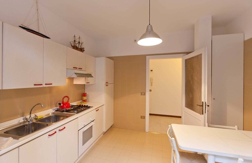 Dorsoduro Apartment | San Basegio ai Squeri in Dorsoduro view on Canal della Giudecca (027242LOC02244)