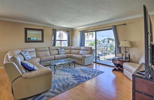 Crown Point Apartment | San Diego Condo 3 Blocks to Pacific Beach!