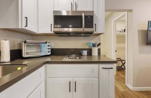 Fairmount Park House | San Diego Getaway | 2-in-1 House & Private Studio