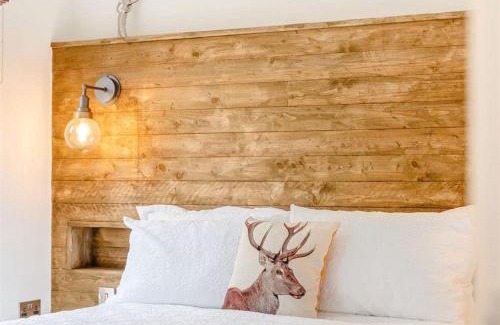 Fort Augustus Resort | Sanctuary Caledonia Hot tub lodge