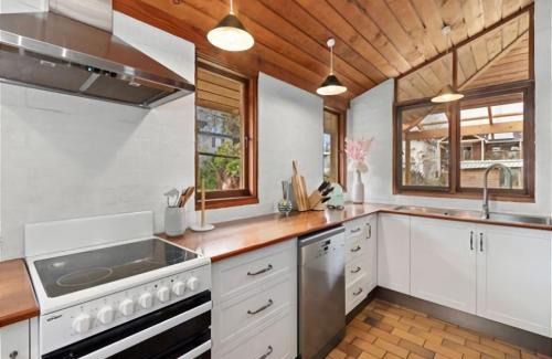Broulee House | Sand at Broulee managed by Batemans Bay Accom
