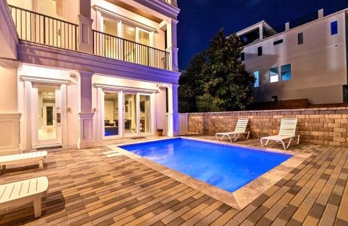 Frangista Beach House | Sand Castle Casa