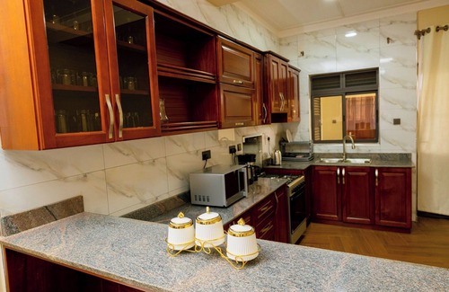 Entebbe Bed & Breakfast | Sand Grains Residences 006