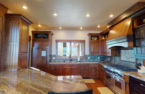 Island Park Cabin | Sandy Beach Lodge* Waterfront Home, Wifi, Fire Pit, Bbq Grill, Boat Dock
