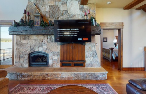 Island Park Cabin | Sandy Beach Lodge* Waterfront Home, Wifi, Fire Pit, Bbq Grill, Boat Dock